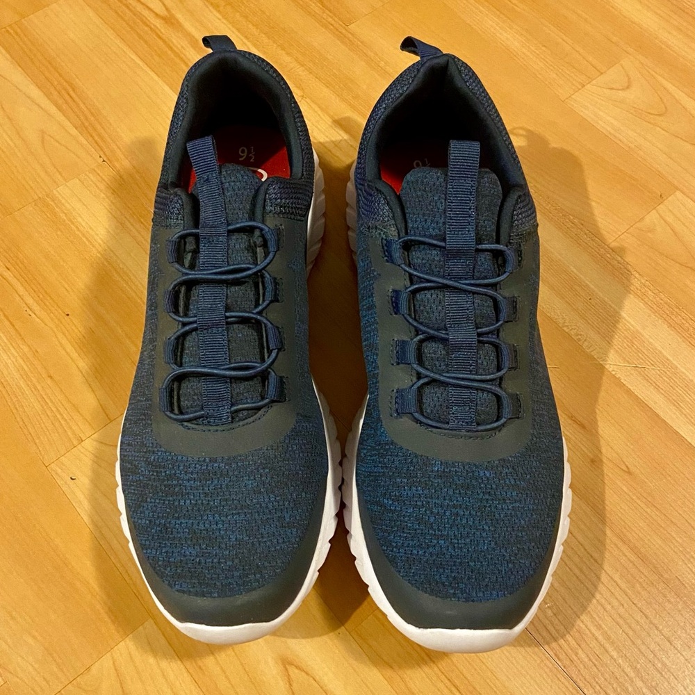 Men’s 9.5 slip on shoes